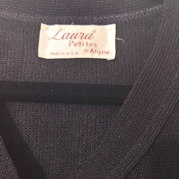Laura Petites By Alyzie Long Sleeve Women's V Neck 5 Button 🖤 Sweater Size 10 - Picture 2 of 6